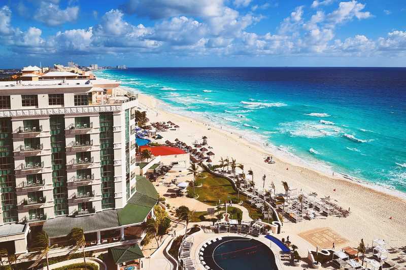 Relaxation at its finest. Enjoy stunning views and luxurious amenities at Cancun's top resorts.