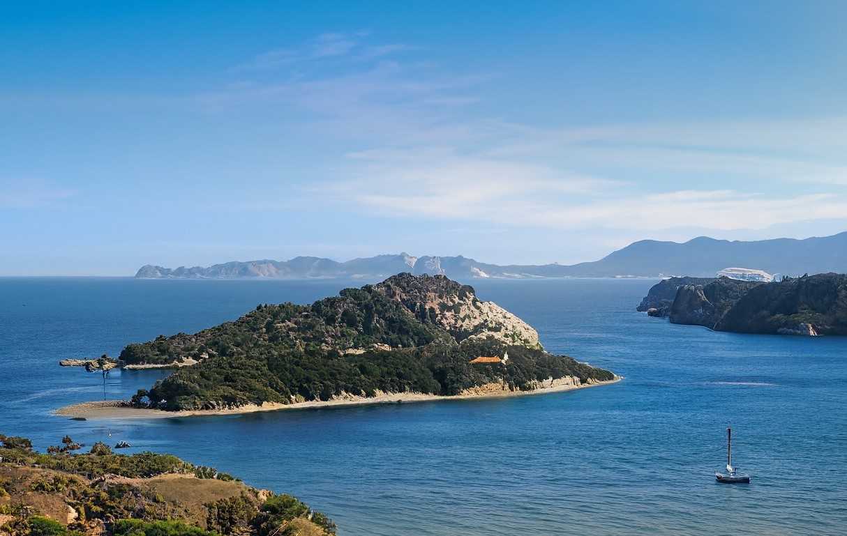 A view of the Bahía de Los Ángeles archipelago, home to 17 picturesque islands within the marine reserve.