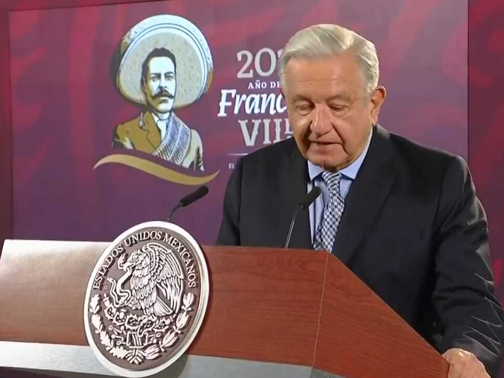 President López Obrador addressing the audience, highlighting the progress of the IMSS Well-being program.
