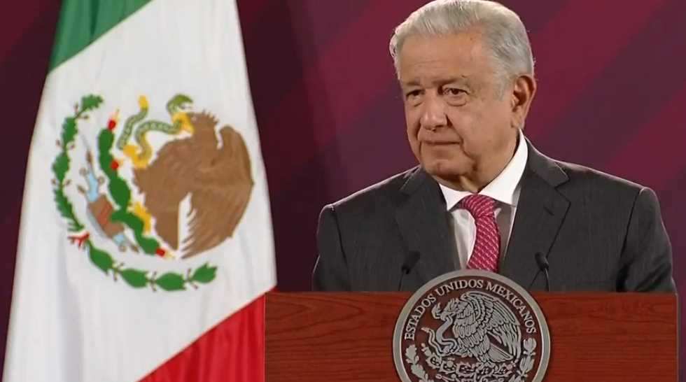 President López Obrador addressing national projects, highlighting the balance between infrastructure and cultural heritage.