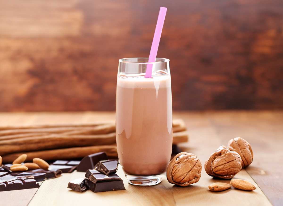 Sip, savor, and smile – walnut and cocoa milkshake, the ultimate choco-nut indulgence.